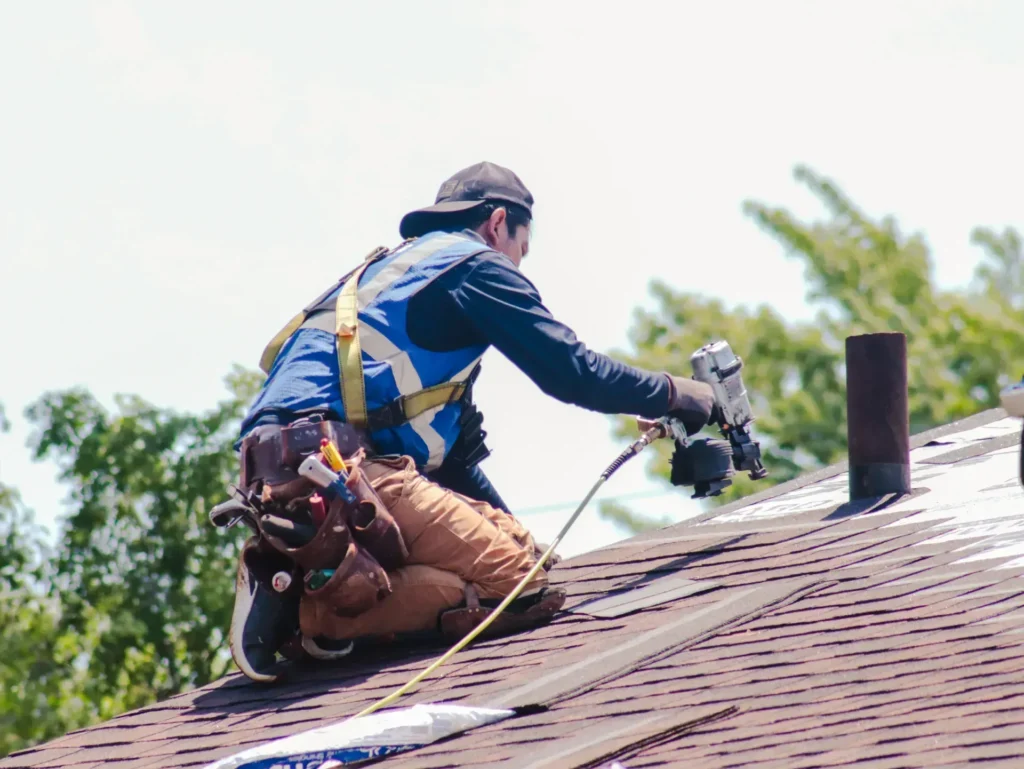 Roofing contracto