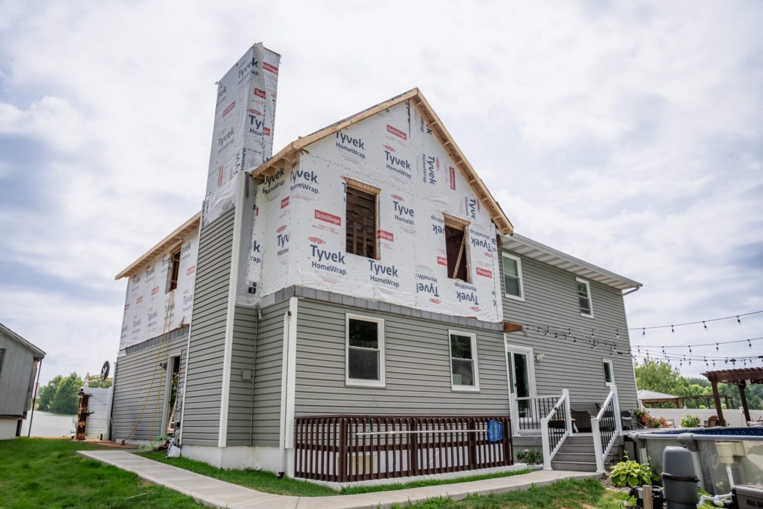 Completed roof replacement project by Ivan's Roofing and Remodeling